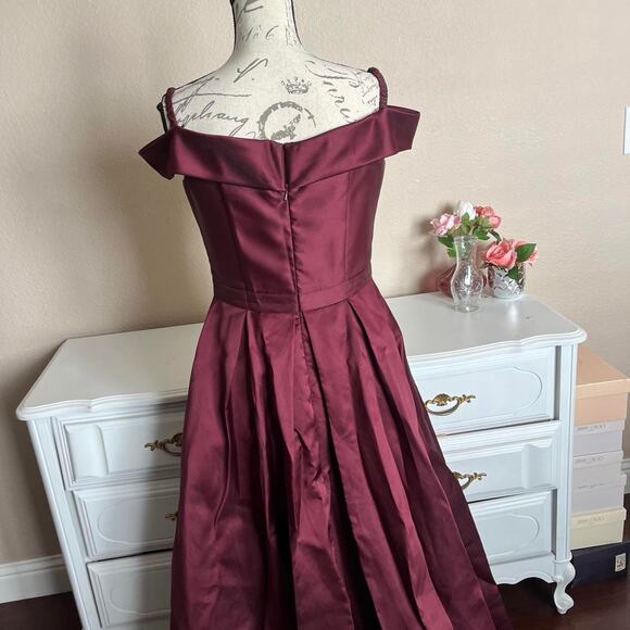 Burgundy off shoulder formal gown - Picture 6 of 8